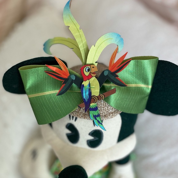 Minnie Main Attraction Enchanted Tiki Plush 🦜🎶✨ - Picture 4 of 5